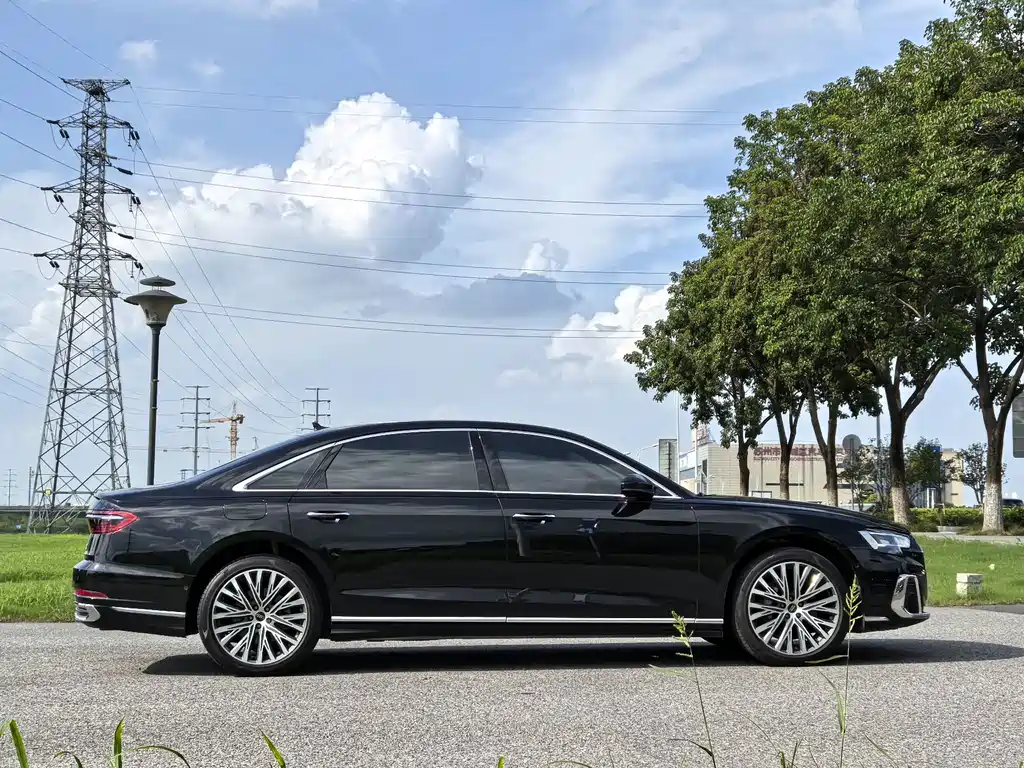 Audi A8 — фото 4