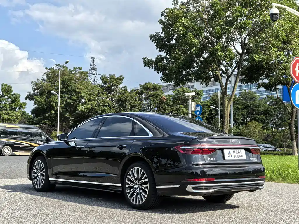 Audi A8 — фото 8