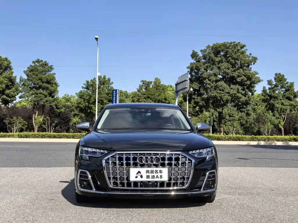 Audi A8 — фото 2