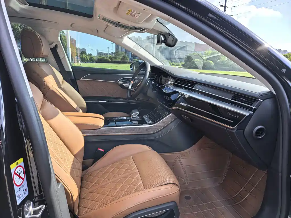 Audi A8 — фото 11