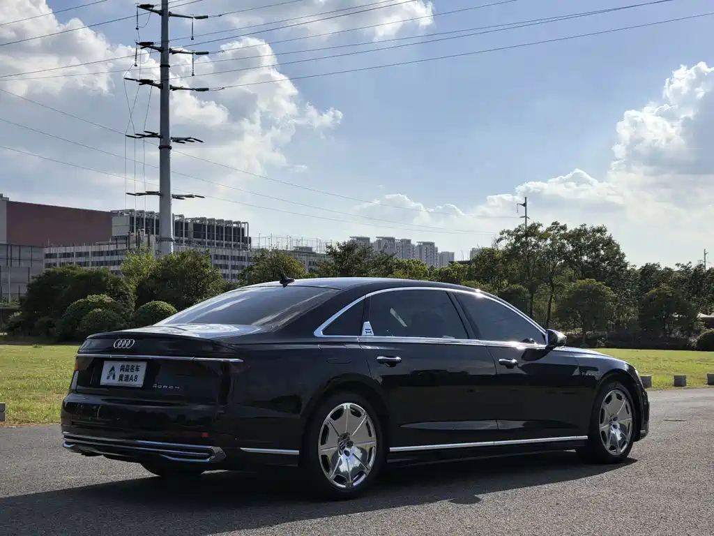 Audi A8 — фото 18