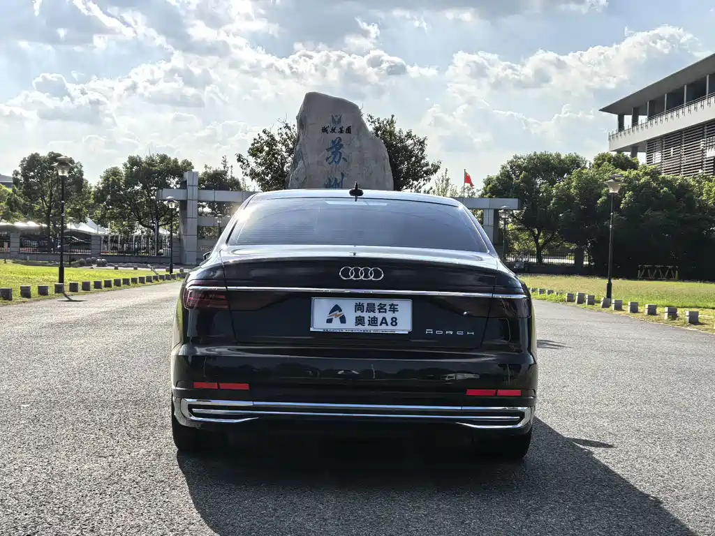 Audi A8 — фото 19