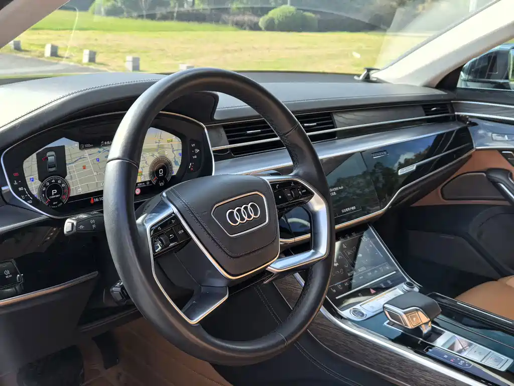 Audi A8 — фото 8