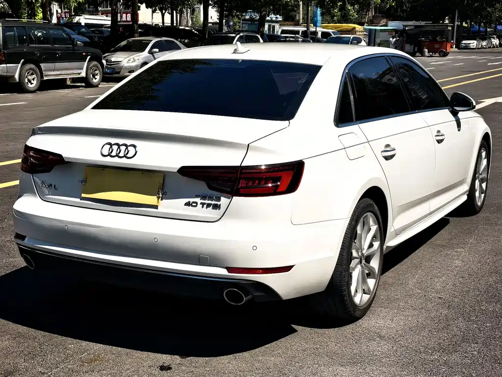 Audi A4L — фото 13