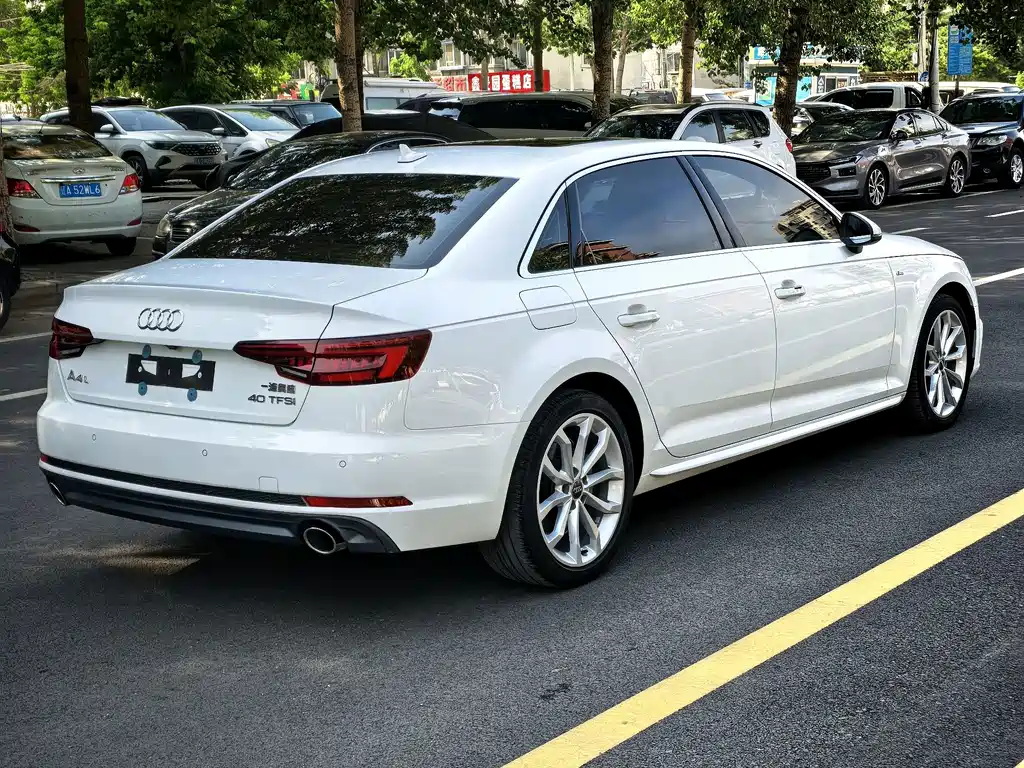 Audi A4L — фото 11