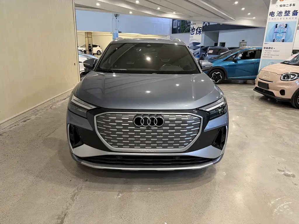 Audi Q4 e-tron — фото 2