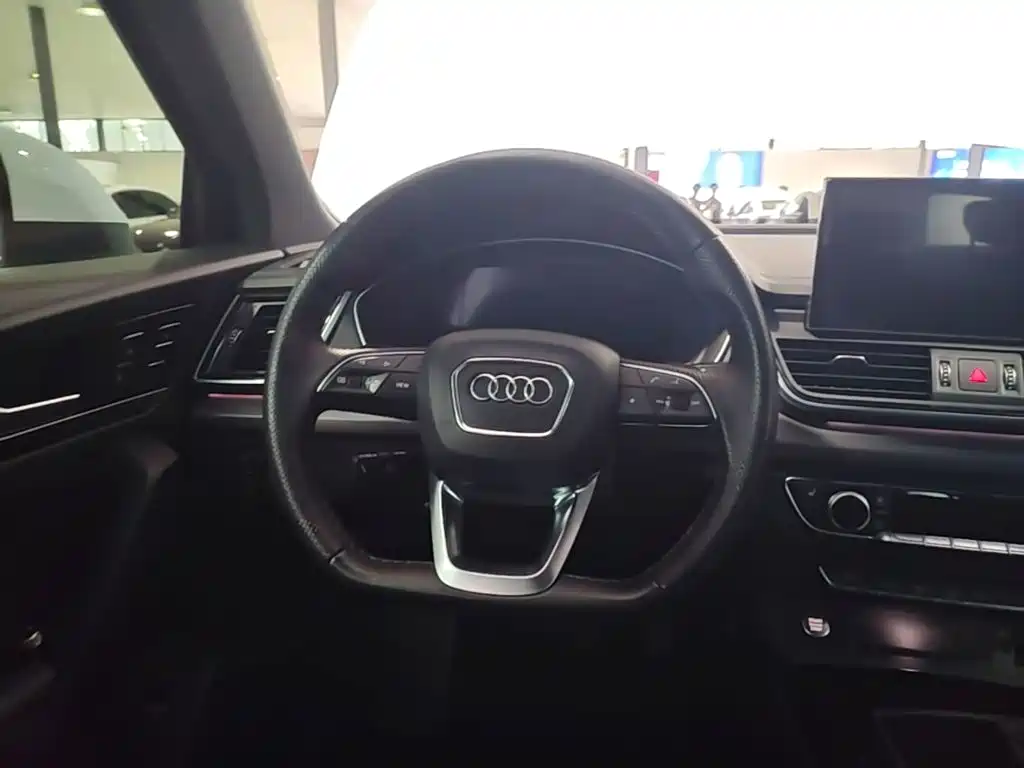 Audi Q5L Sportback — фото 11