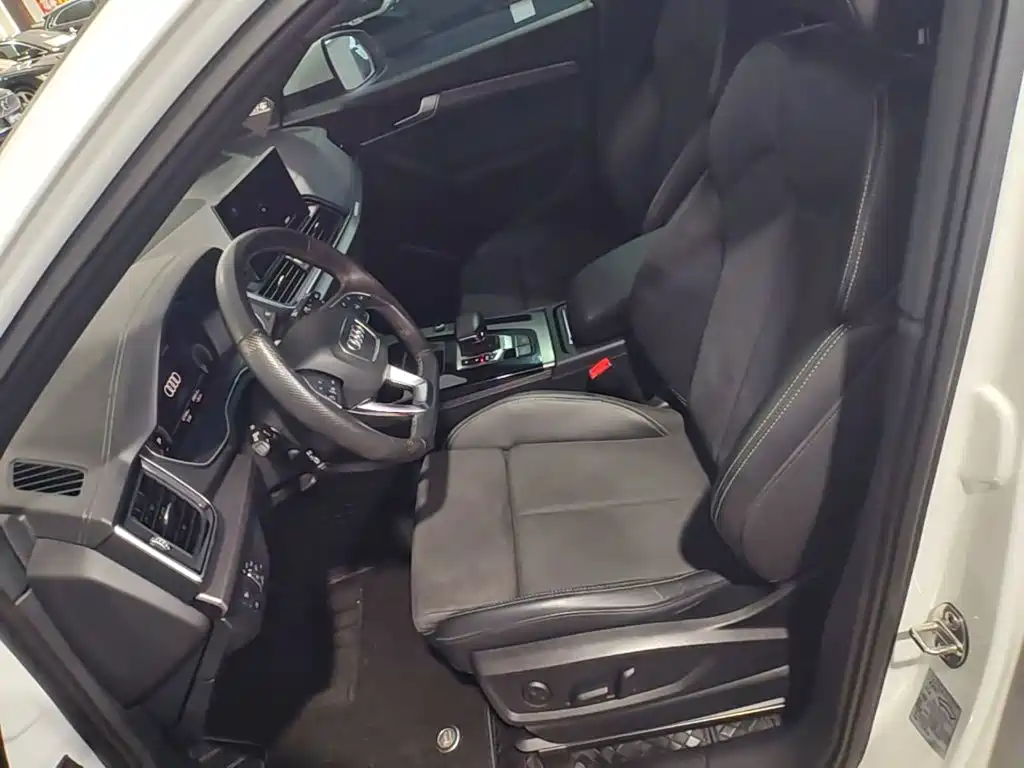 Audi Q5L Sportback — фото 15
