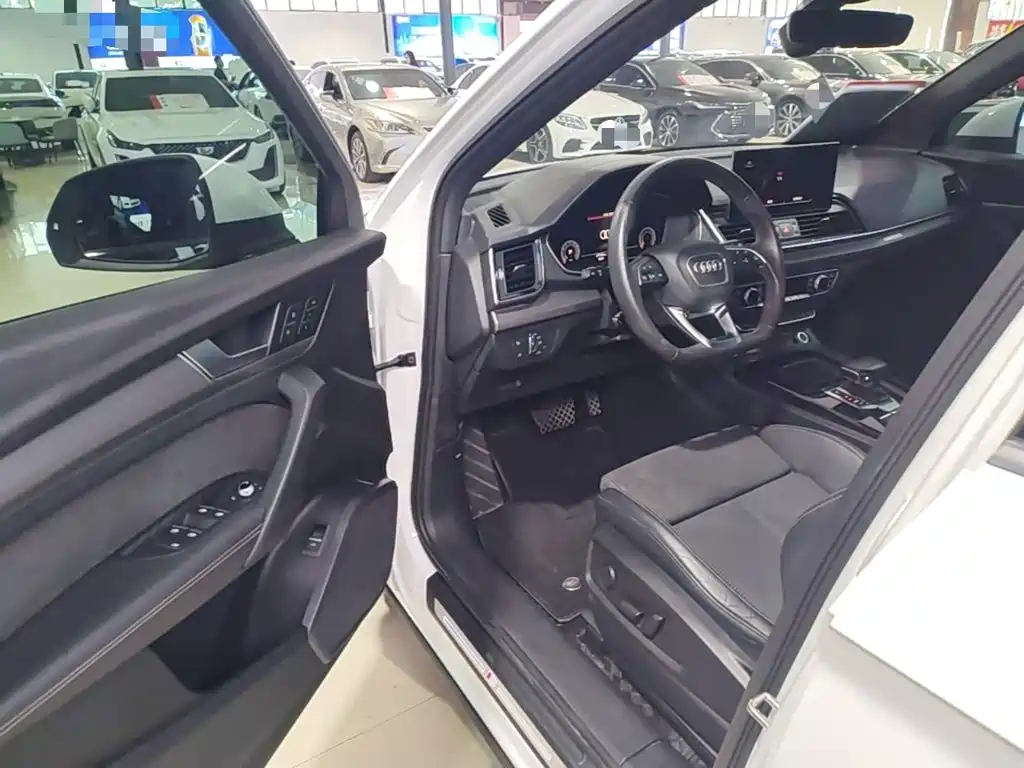 Audi Q5L Sportback — фото 16