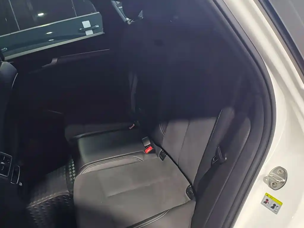Audi Q5L Sportback — фото 17