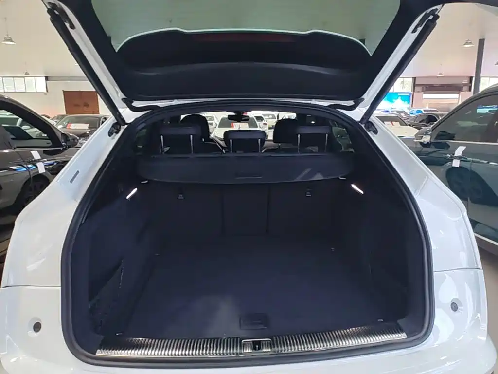 Audi Q5L Sportback — фото 19