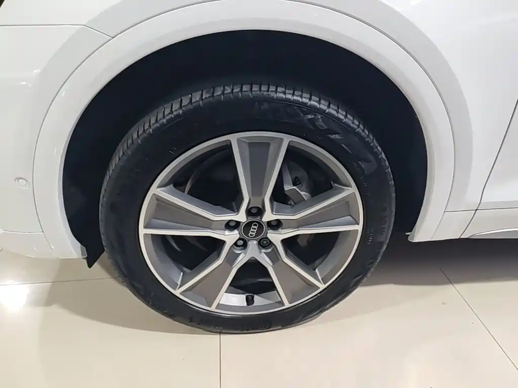 Audi Q5L Sportback — фото 23