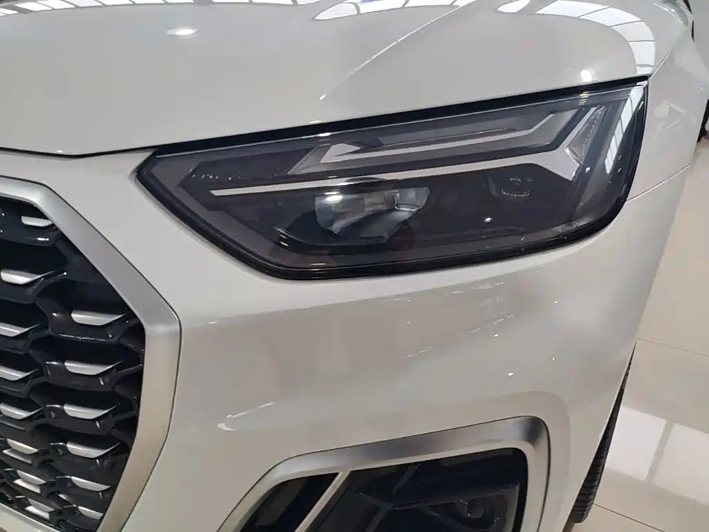 Audi Q5L Sportback — фото 24