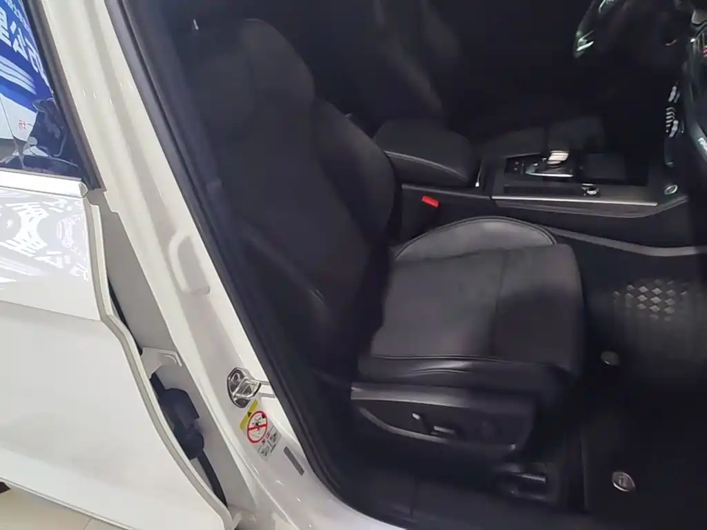 Audi Q5L Sportback — фото 25