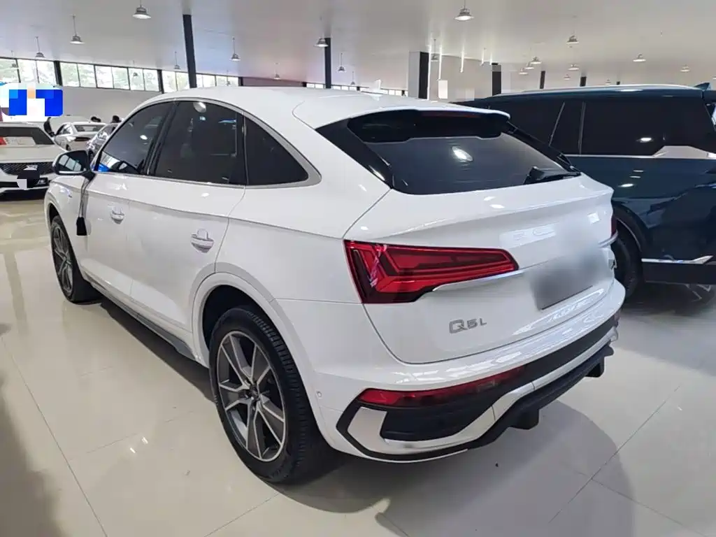 Audi Q5L Sportback — фото 5