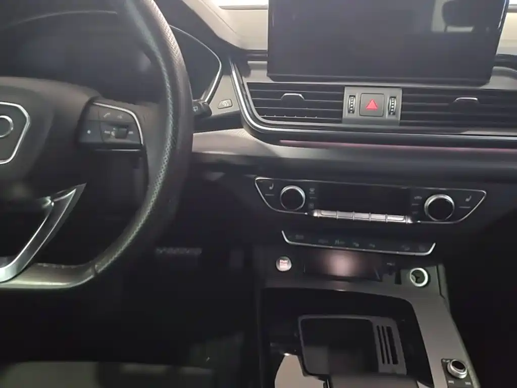 Audi Q5L Sportback — фото 10
