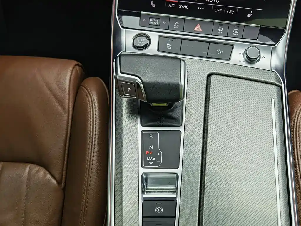 Audi A6L — фото 13