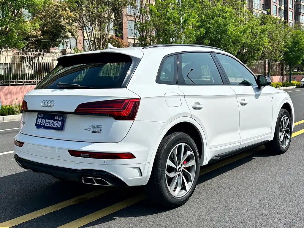 Audi Q5L — фото 8