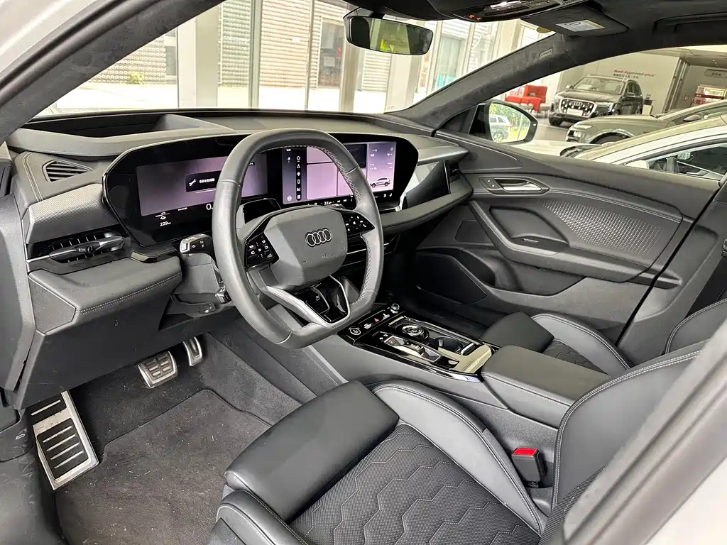 Audi Q6L e-tron — фото 4
