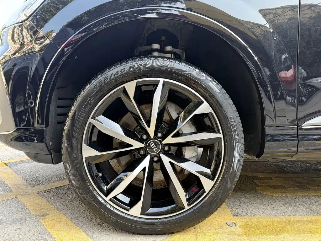 Audi Q7 — фото 18