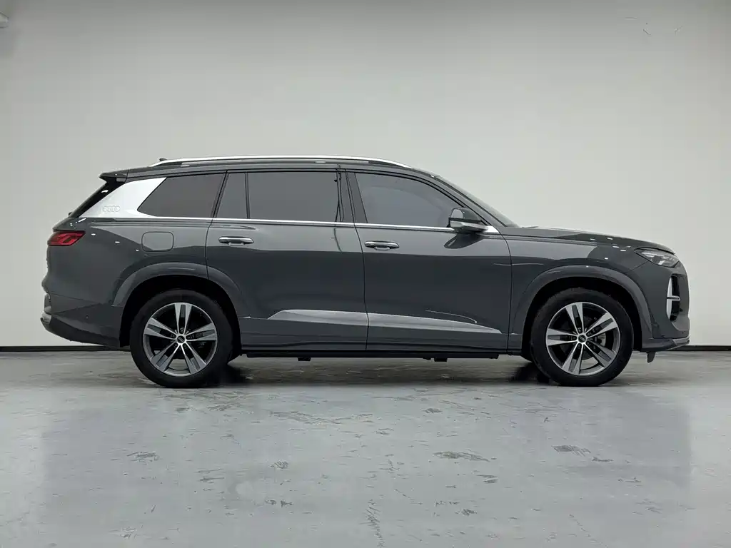 Audi Q6 — фото 11
