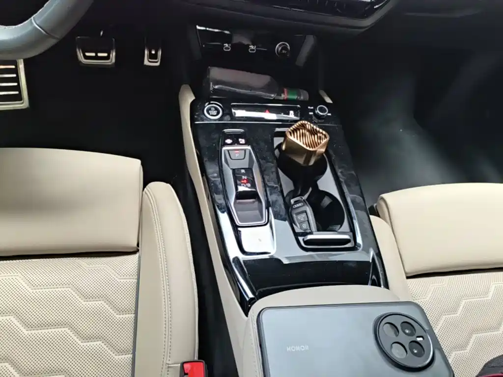 Audi Q6L e-tron — фото 14