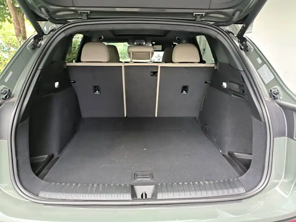 Audi Q6L e-tron — фото 19