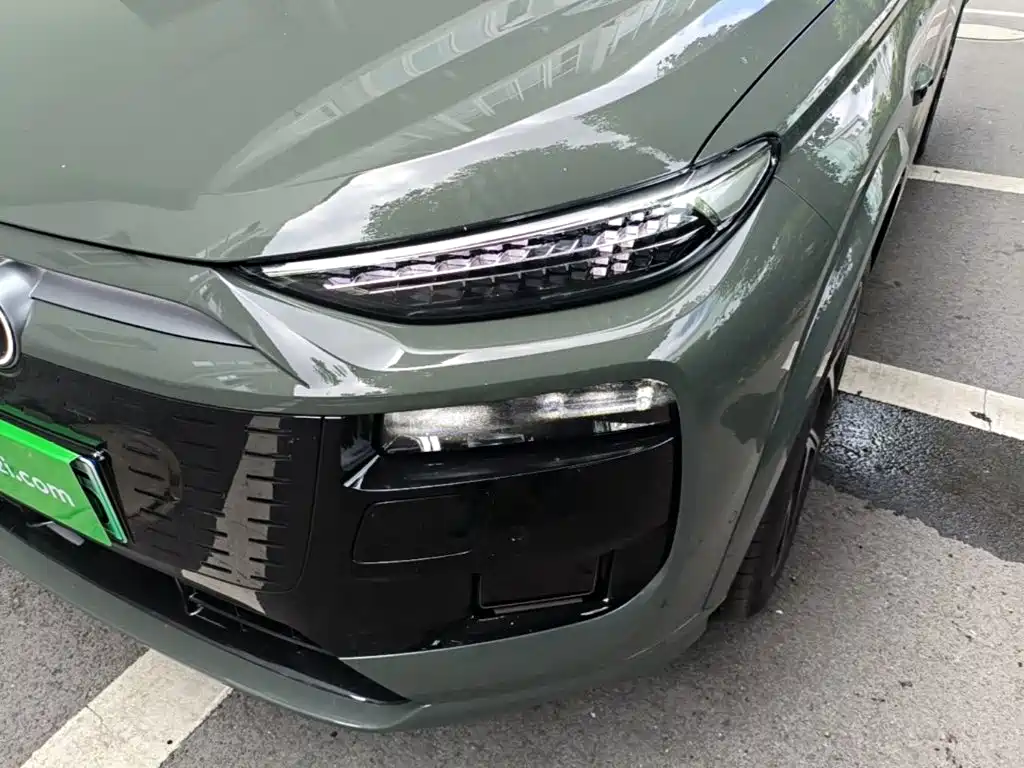 Audi Q6L e-tron — фото 24
