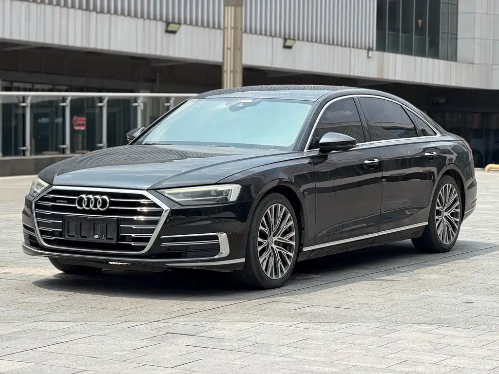 Audi A8 — фото 2
