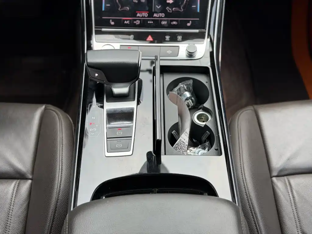 Audi A8 — фото 14