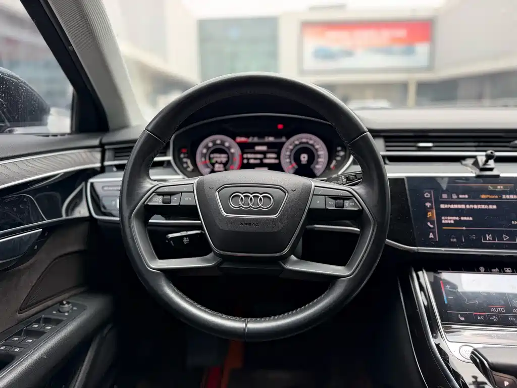 Audi A8 — фото 16