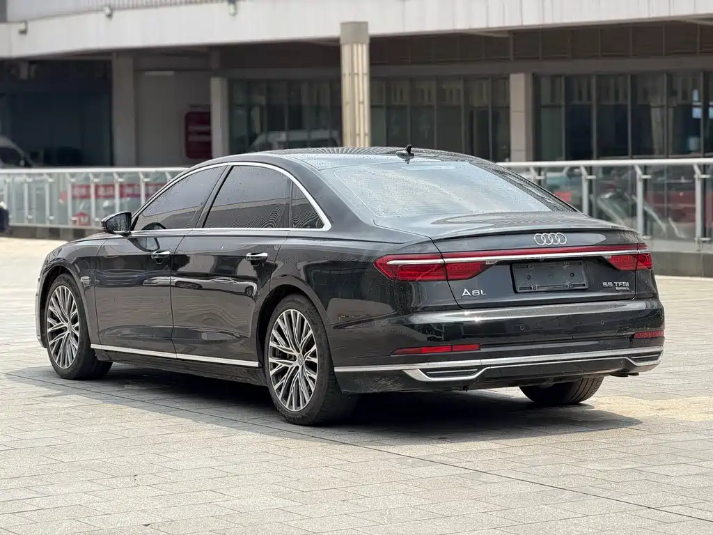 Audi A8 — фото 4
