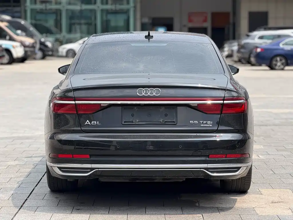 Audi A8 — фото 5