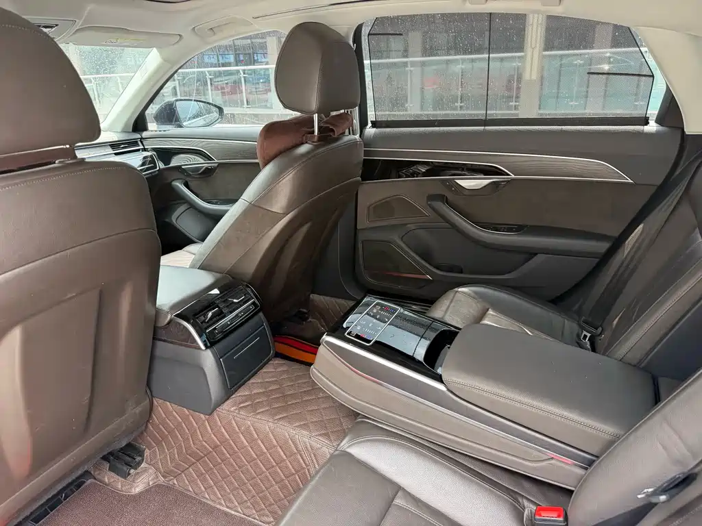 Audi A8 — фото 10