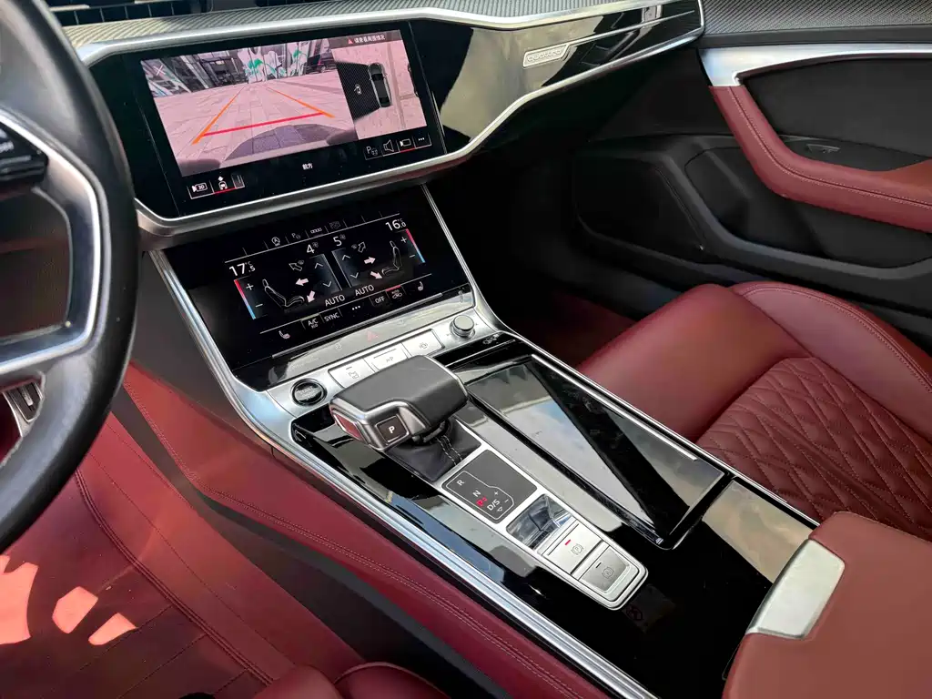 Audi A7L — фото 28