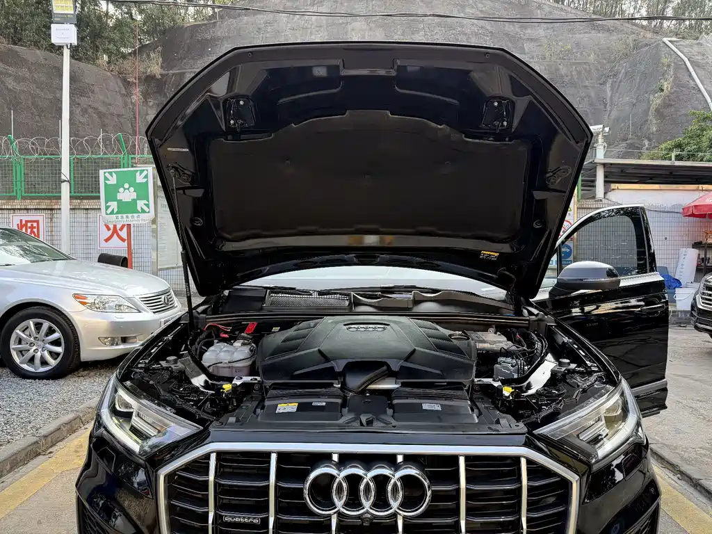 Audi Q7 — фото 18