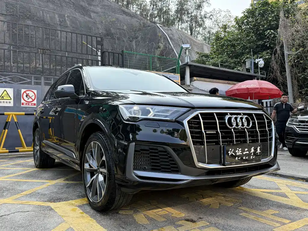 Audi Q7 — фото 6