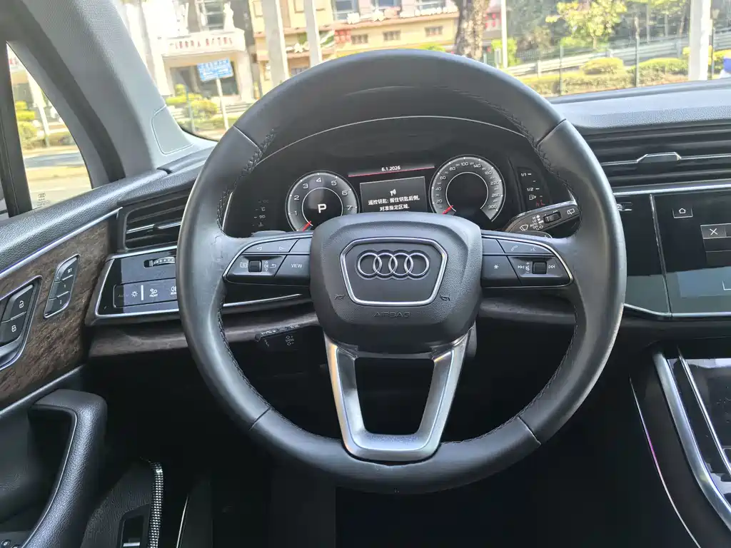 Audi Q7 — фото 7