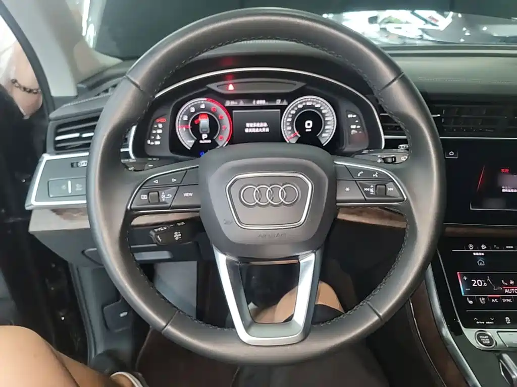 Audi Q7 — фото 11