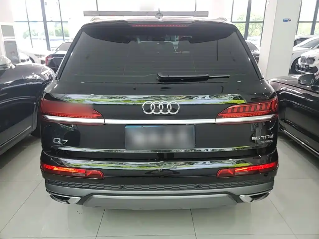 Audi Q7 — фото 6