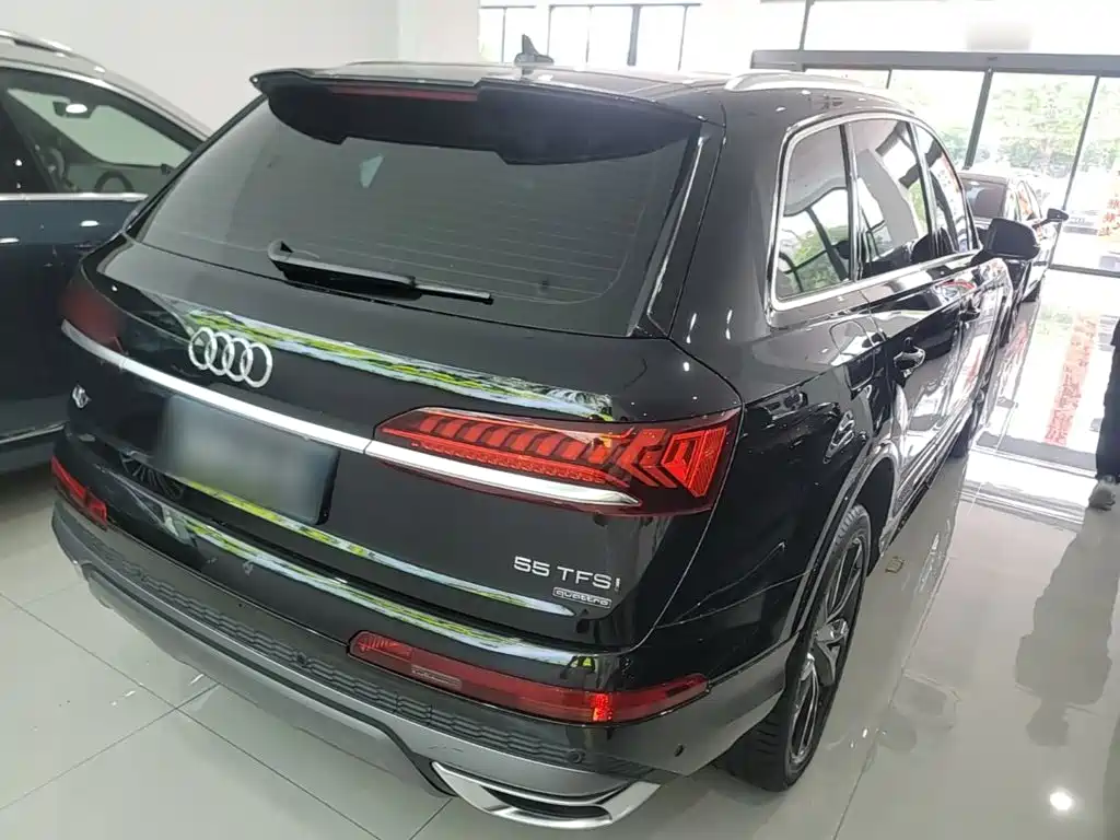 Audi Q7 — фото 7