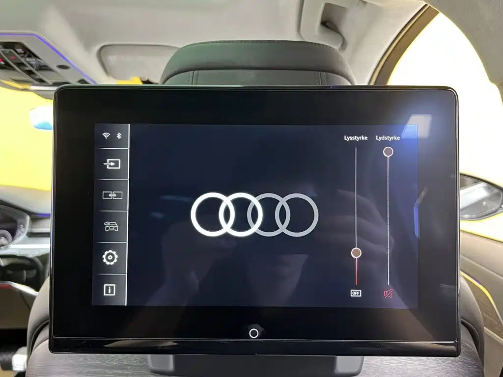 Audi A8 — фото 24