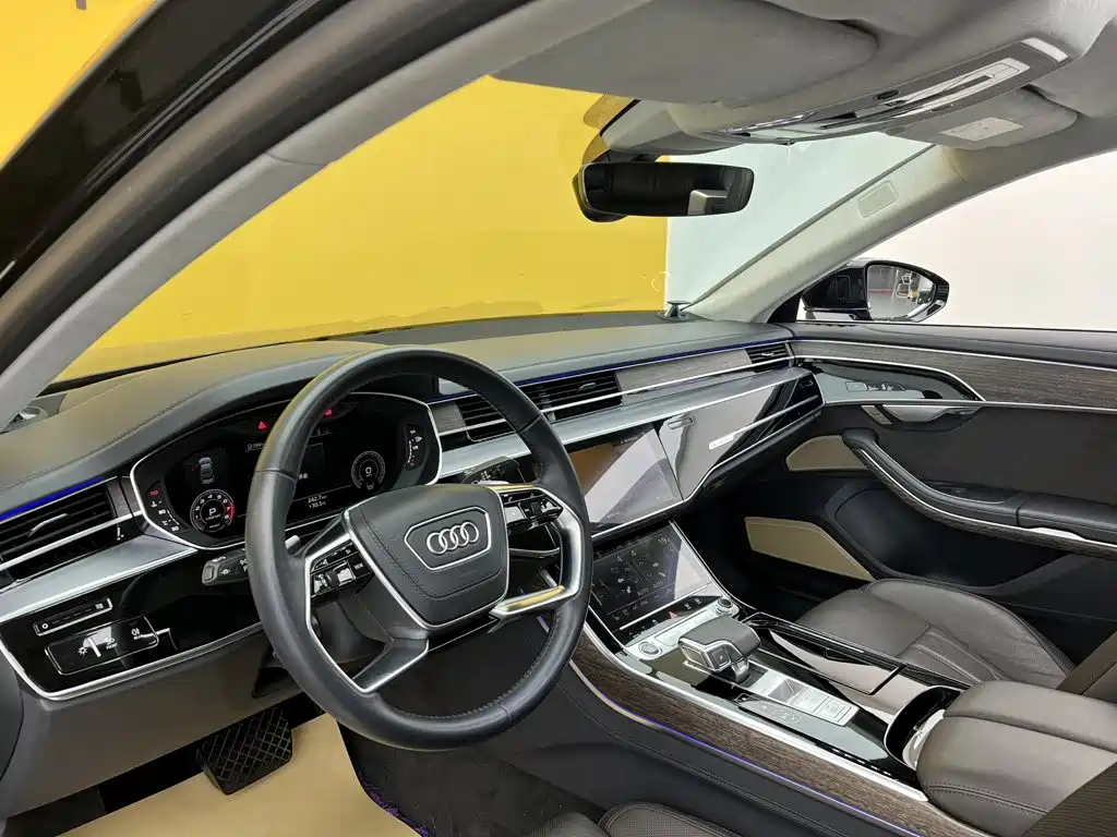 Audi A8 — фото 36
