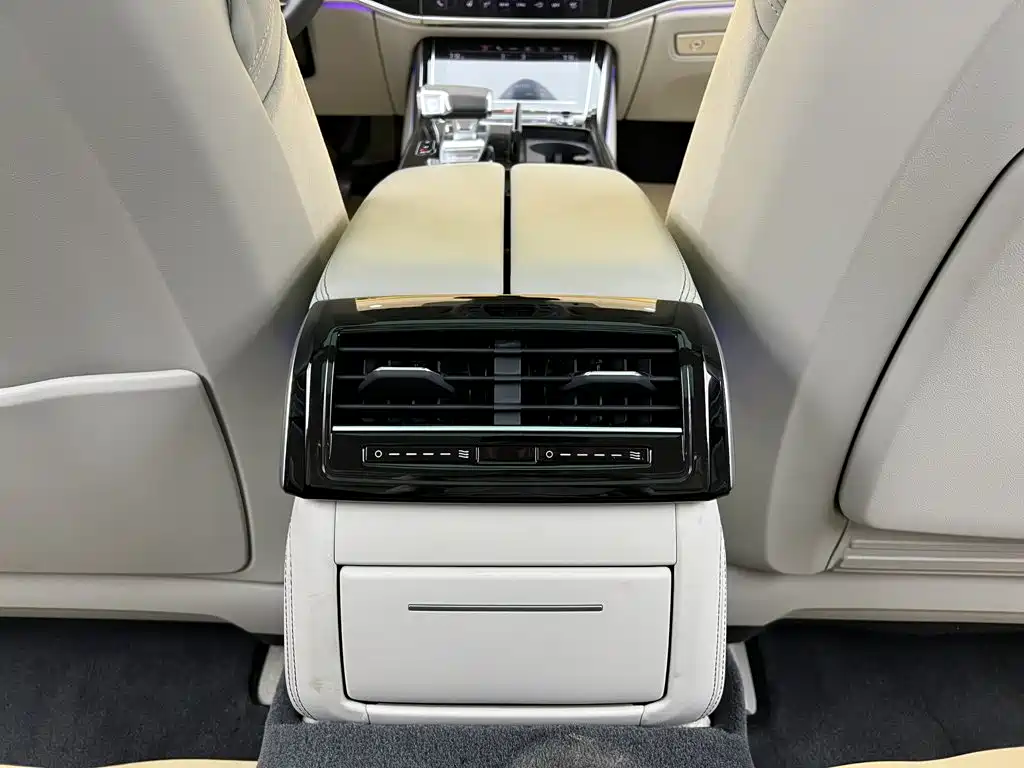 Audi A8 — фото 27