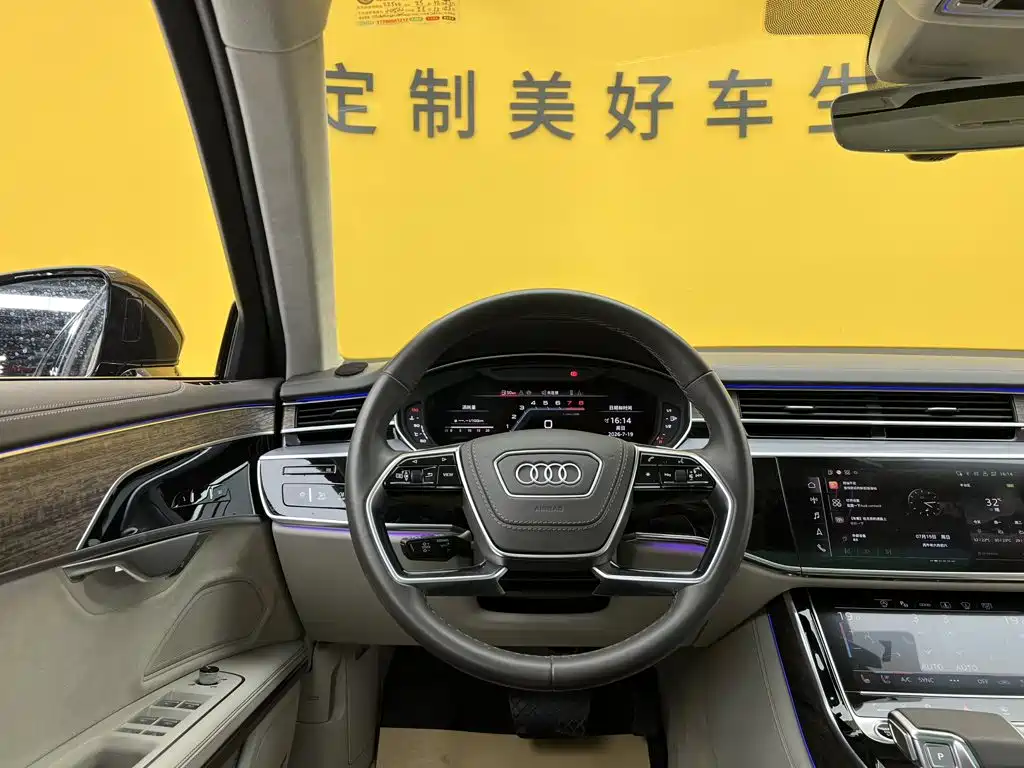 Audi A8 — фото 34