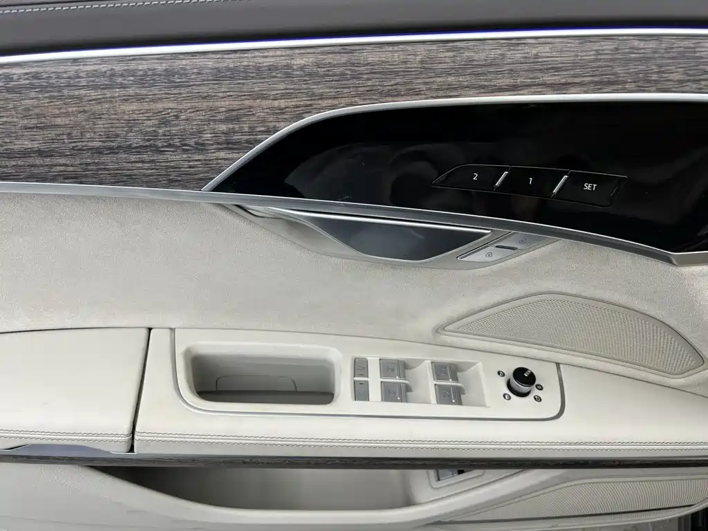 Audi A8 — фото 39