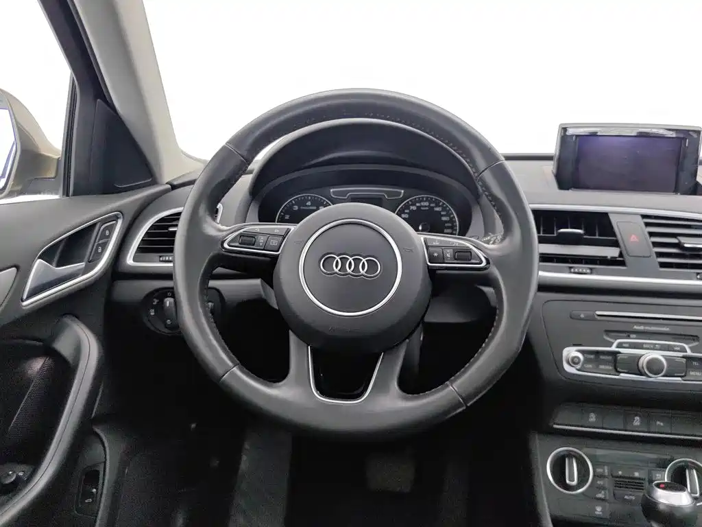 Audi Q3 — фото 11