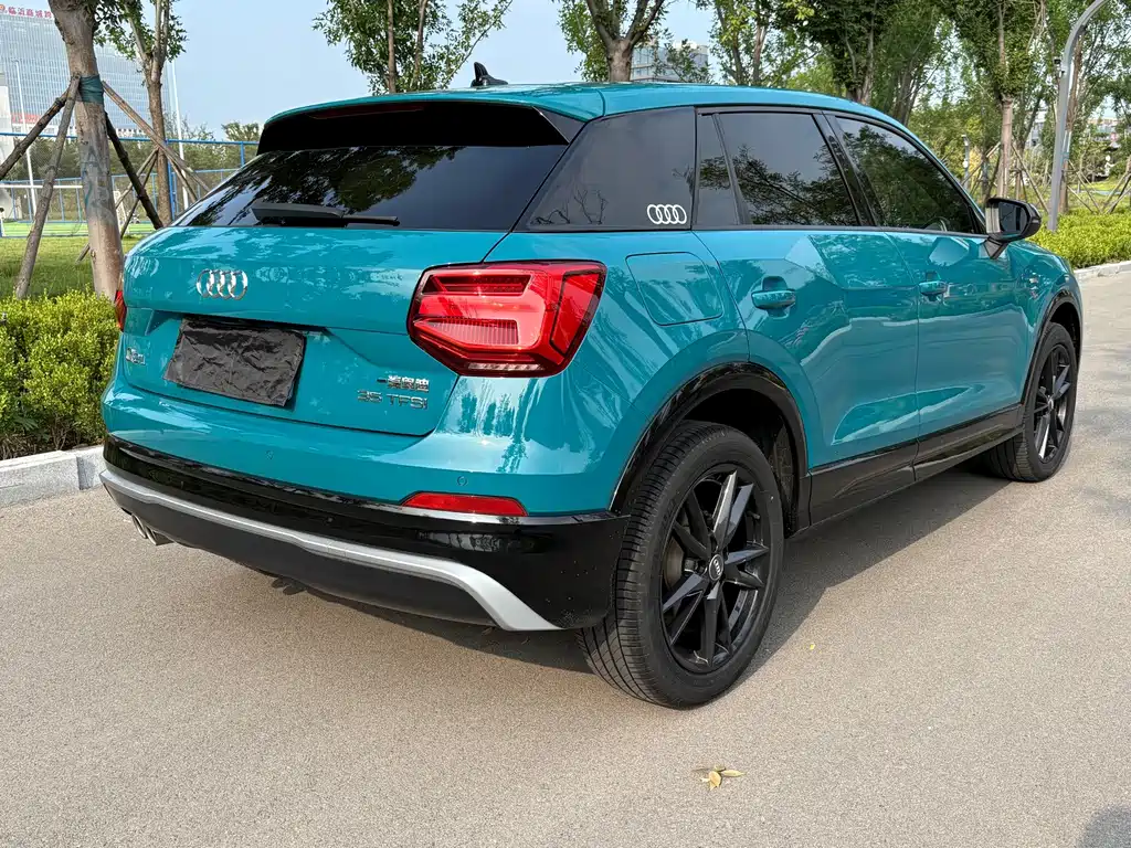 Audi Q2L — фото 13