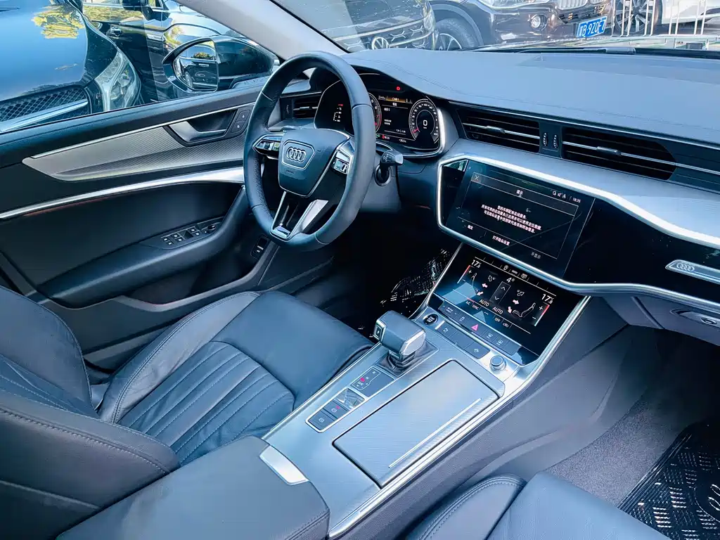 Audi A6L — фото 28