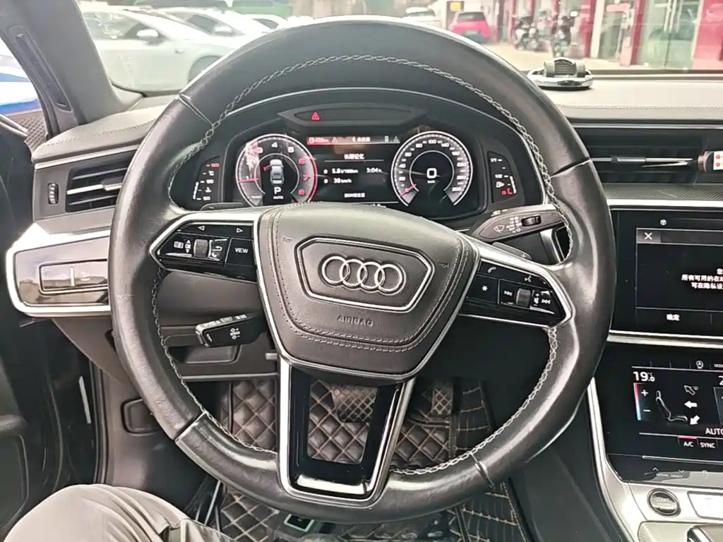 Audi A6L — фото 11